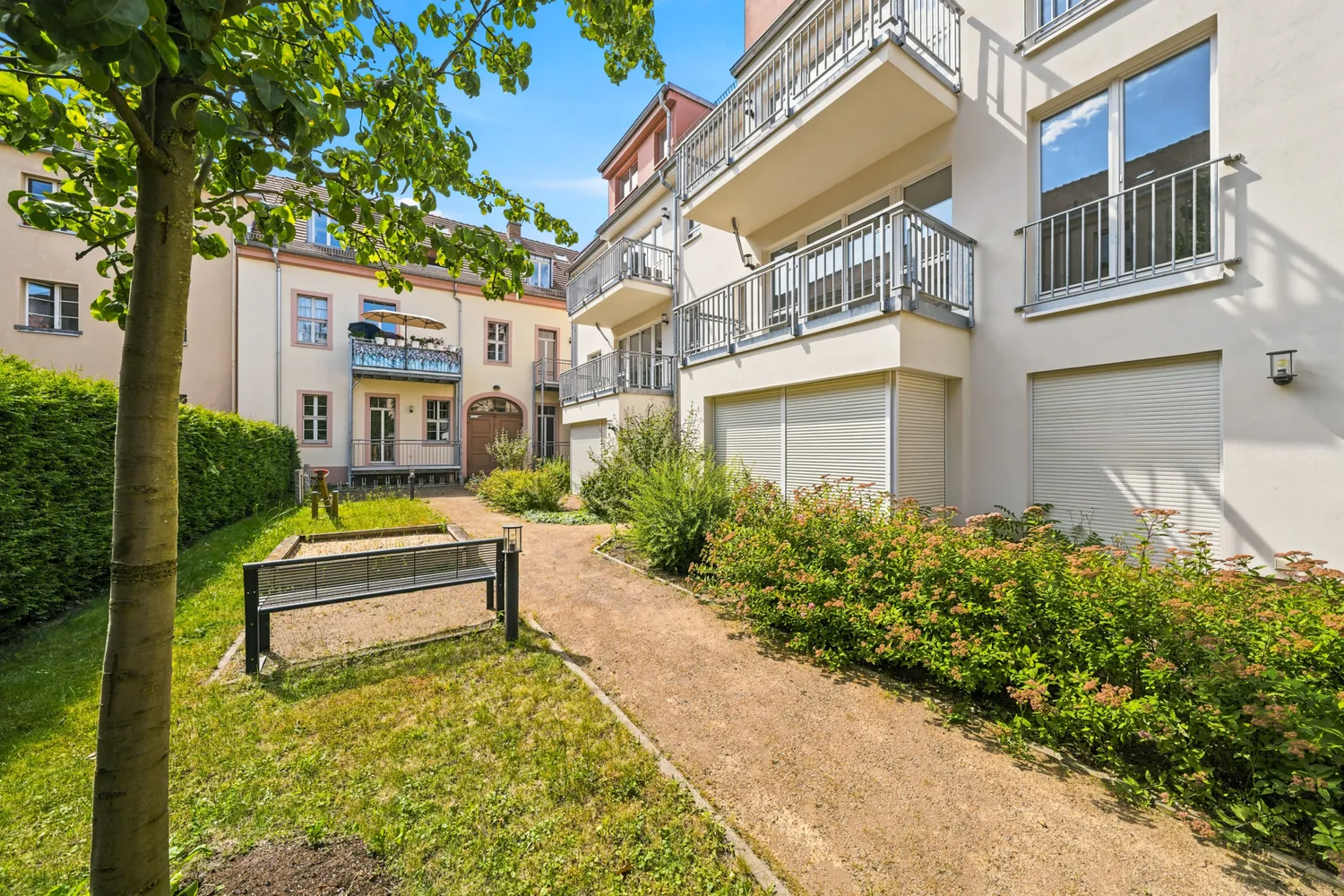 Vorderhaus und Gartenhaus