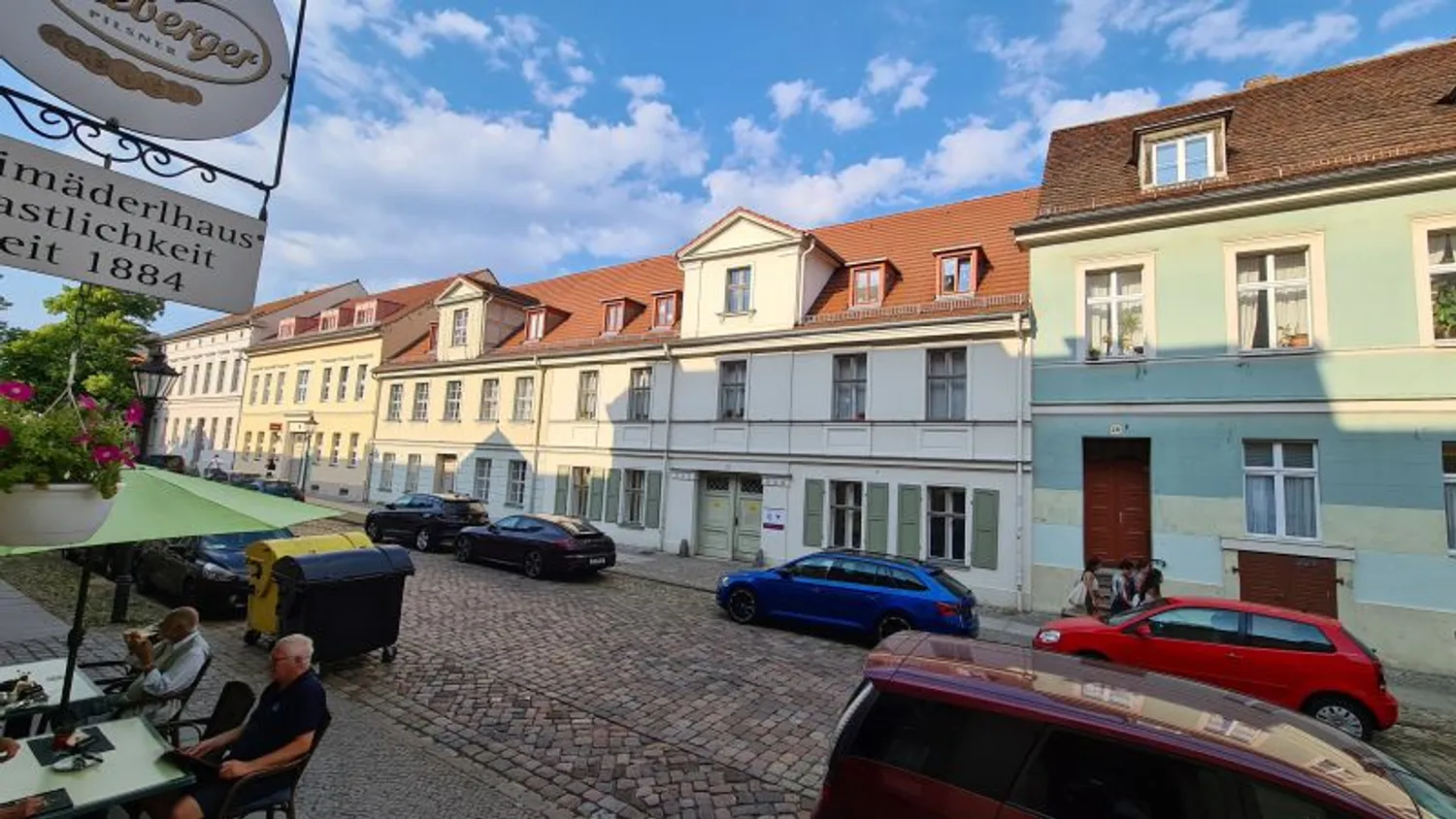 Straßenansicht