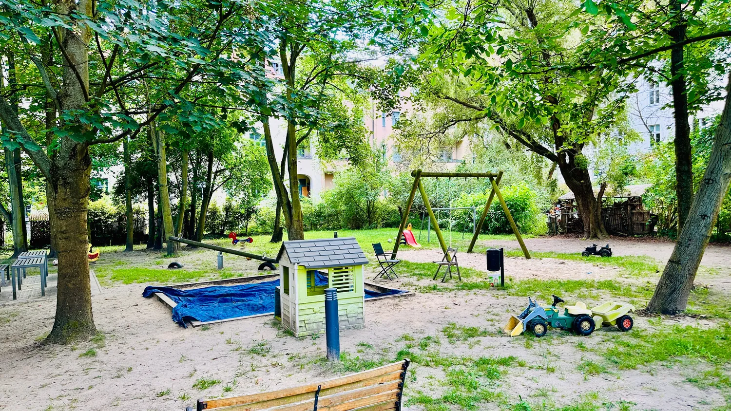 Spielplatz 1 min zu Fuß
