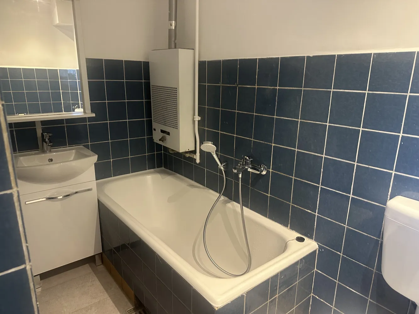 Neue Armaturen und Waschbecken