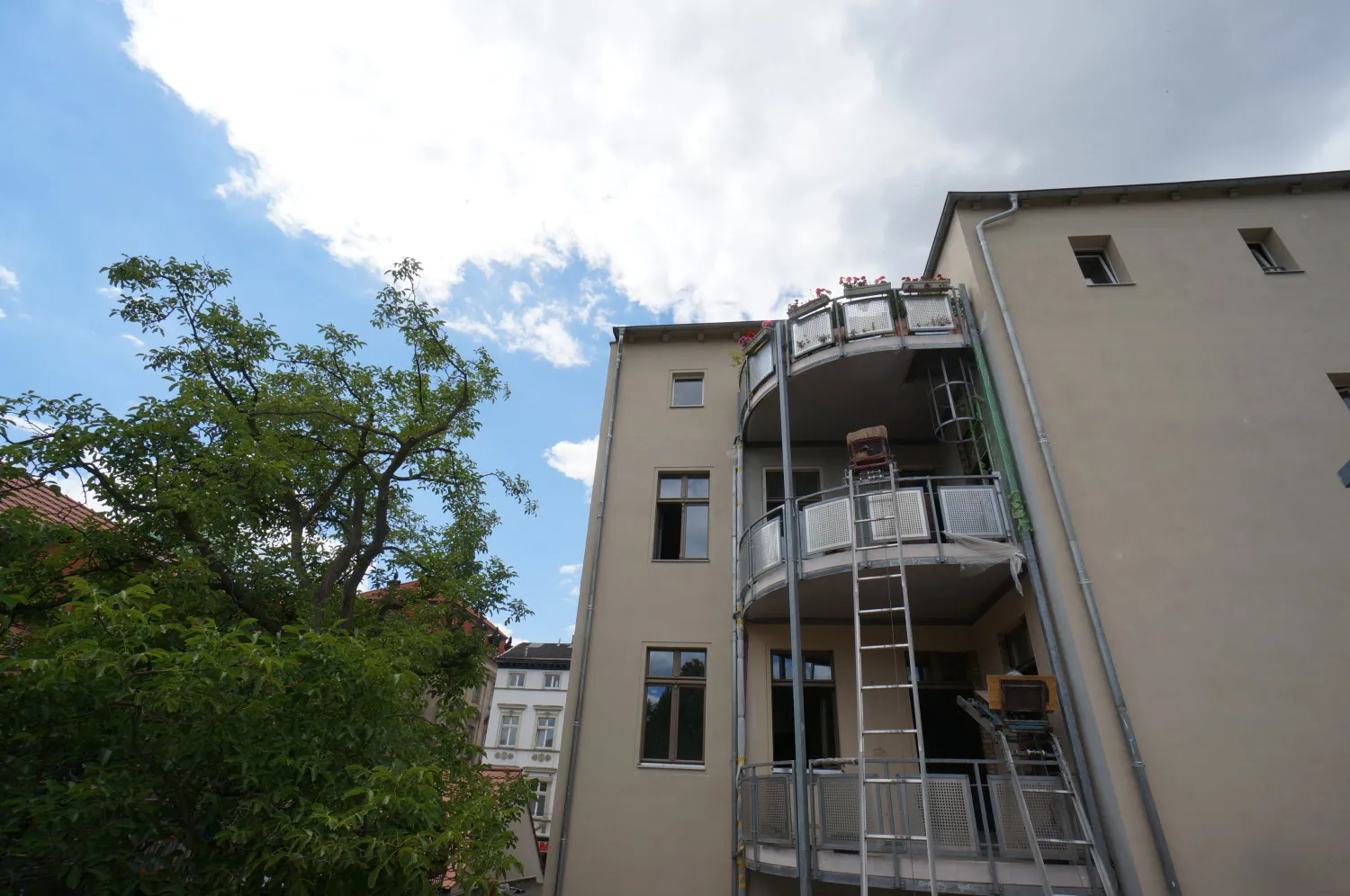 gr. Balkon zur Ruhigen Seite